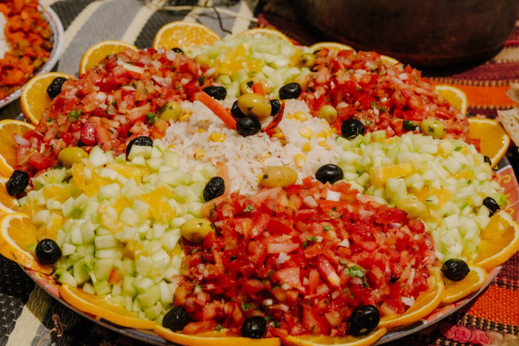 Een bivak tent in het Atlasgebergte in Marokko met uitzicht op de sterren