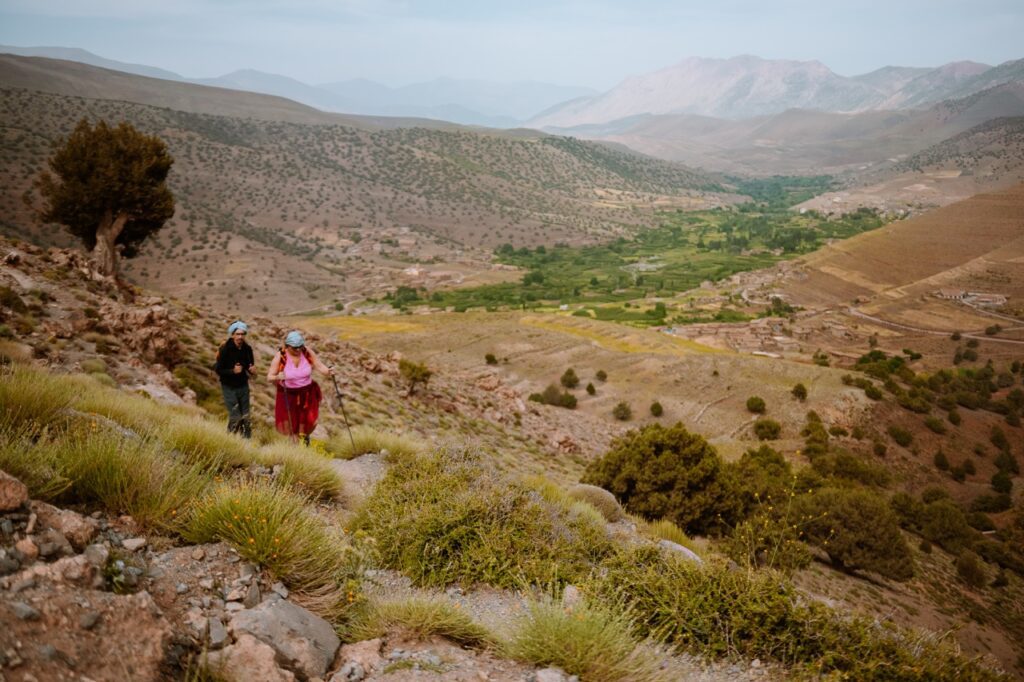 Maroc, vue sur la vallée heureuse dans l'Atlas pendant l'atlas trail